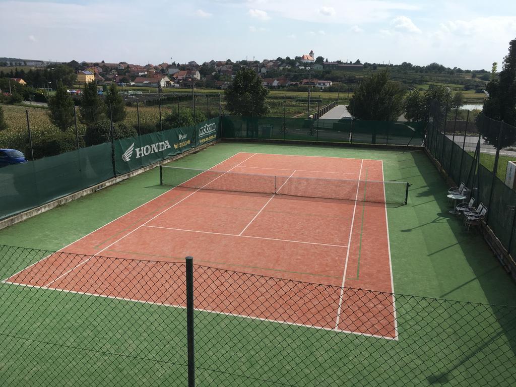 Hotel Kravi Hora Bořetice Zewnętrze zdjęcie