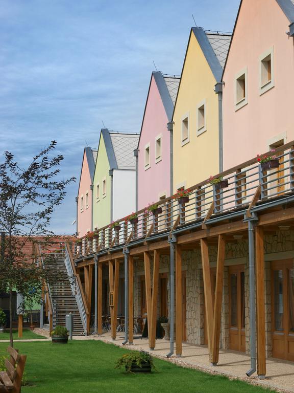 Hotel Kravi Hora Bořetice Zewnętrze zdjęcie